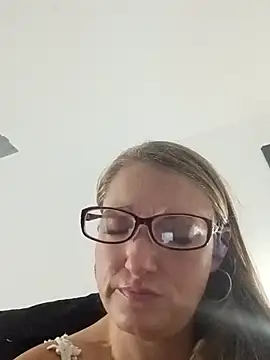 creamylittlecupcake online show from October 23, 10:03 am