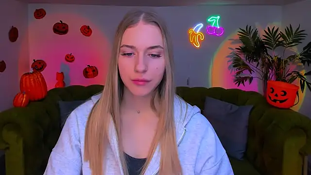 sassy cutie online show from November 11, 6:02 am