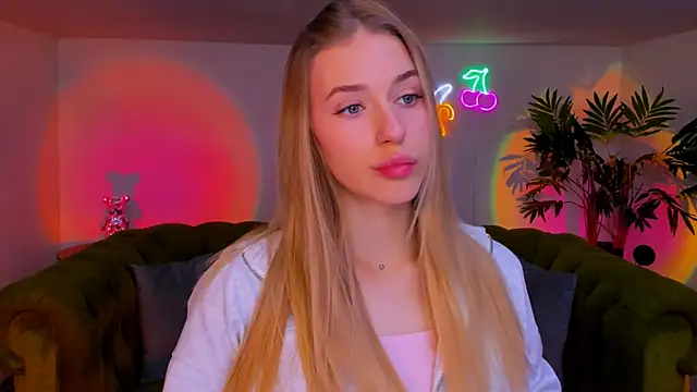 sassy cutie online show from November 19, 6:02 am