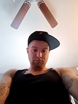 DadDDick925 online show from October 30, 7:47 pm