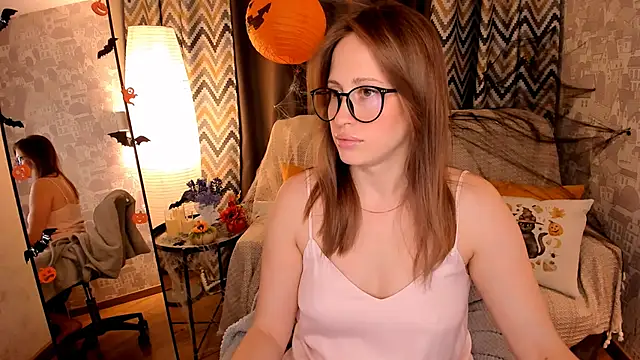  SilverMoon  online show from October 28, 8:07 am