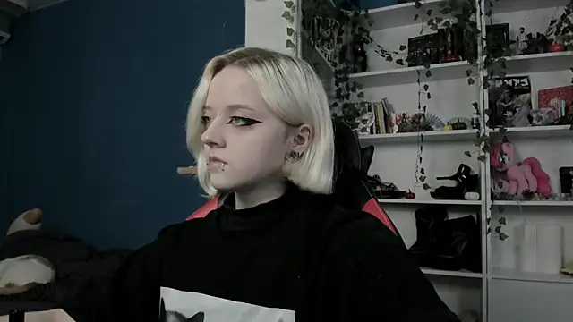 Holy Mistress S online show from November 15, 9:17 am