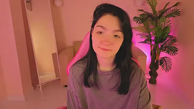 Snapshot of Linda_Sweetiest chatting on December 15, 12:48 am Linda Sweetiest online show from December 15, 12:48 am