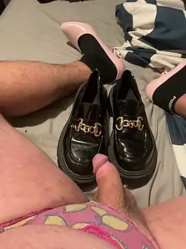 fortheloveofheels74 online show from October 27, 10:25 pm