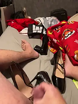 fortheloveofheels74 online show from December 3, 10:30 pm