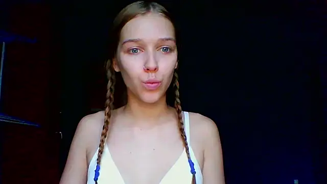 Snapshot of mari_martin chatting on November 9, 11:30 am mari martin online show from November 9, 11:30 am