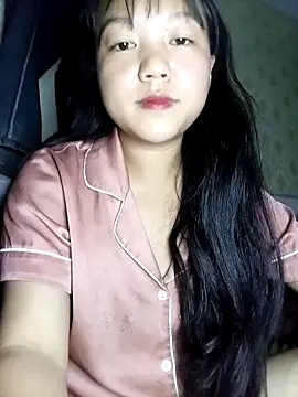 Quynhsumon online show from March 17, 3:26 pm