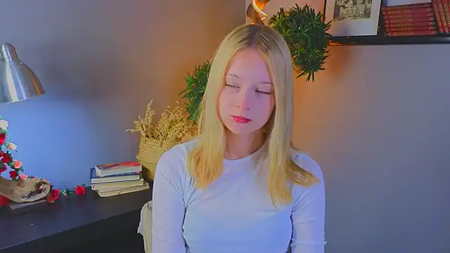 YungLyssy online show from November 9, 3:05 am