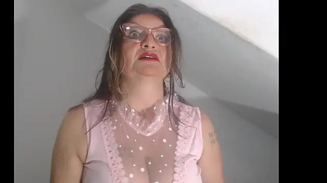 Snapshot of Debora_Cienfuegos25 chatting on March 30, 2:01 am Debora Cienfuegos25 online show from March 30, 2:01 am