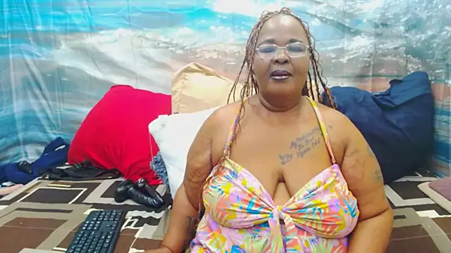 Snapshot of MatureMilfxxx chatting on June 8, 5:08 am MatureMilfxxx online show from June 8, 5:08 am