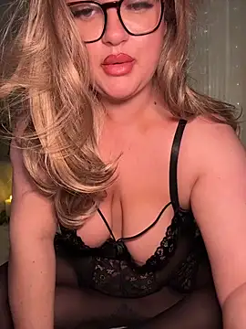 Scottish Milf Bella xo online show from February 27, 4:12 am