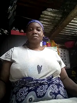 Snapshot of blackbeautyxx92 chatting on October 23, 7:18 am blackbeautyxx92 online show from October 23, 7:18 am