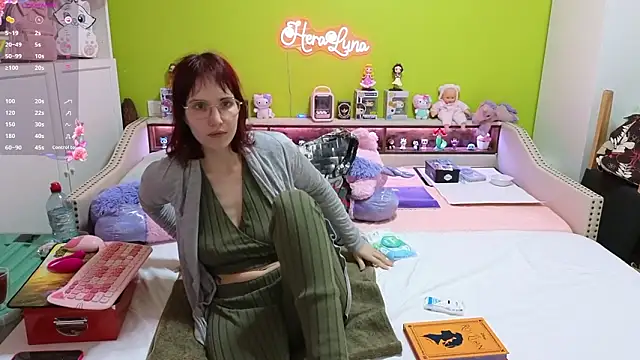  HeraLuna  online show from February 3, 9:31 pm