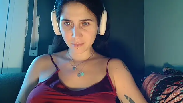 Snapshot of urgodscarlett chatting on October 21, 3:46 pm urgodscarlett online show from October 21, 3:46 pm