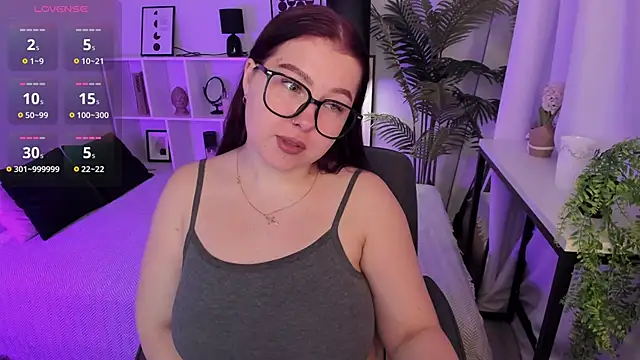 Snapshot of EffyBlush chatting on November 23, 1:33 pm EffyBlush online show from November 23, 1:33 pm