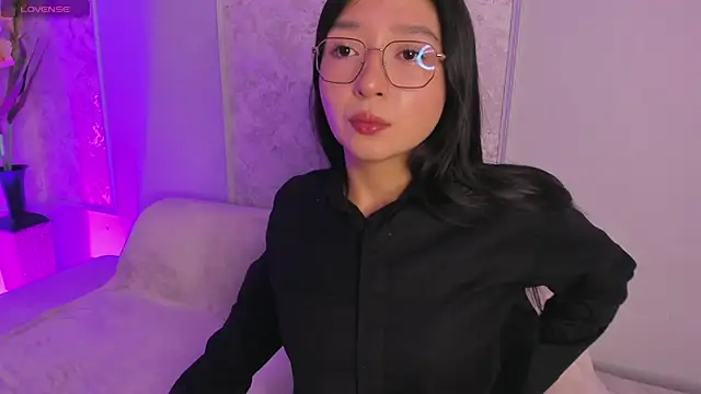 Snapshot of sydney_miller_ chatting on June 7, 12:04 am sydney miller online show from June 7, 12:04 am
