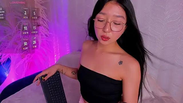 Snapshot of sydney_miller_ chatting on June 14, 12:08 am sydney miller online show from June 14, 12:08 am