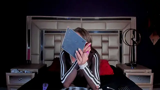 ChloeMendez online show from January 17, 11:48 am