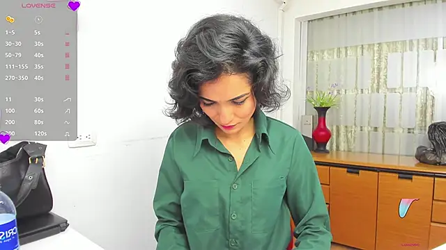 chloehanna online show from November 27, 1:35 pm