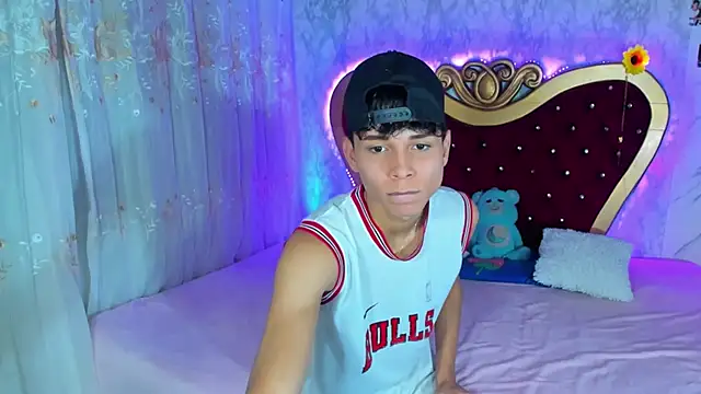 boyswantingplay online show from March 13, 7:53 pm