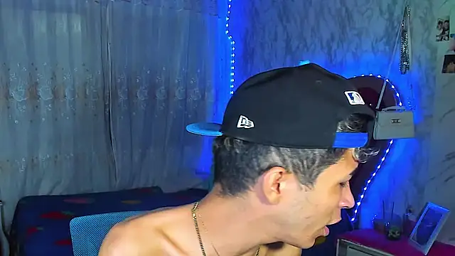 boyswantingplay online show from March 28, 2:11 am