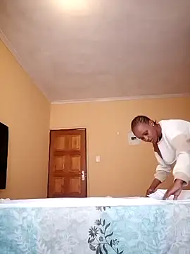 yummy-caramel online show from March 12, 10:21 am