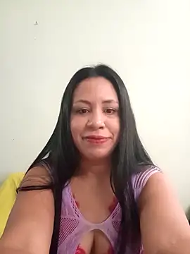 Snapshot of LeilaTaylor chatting on December 15, 2:21 pm LeilaTaylor online show from December 15, 2:21 pm