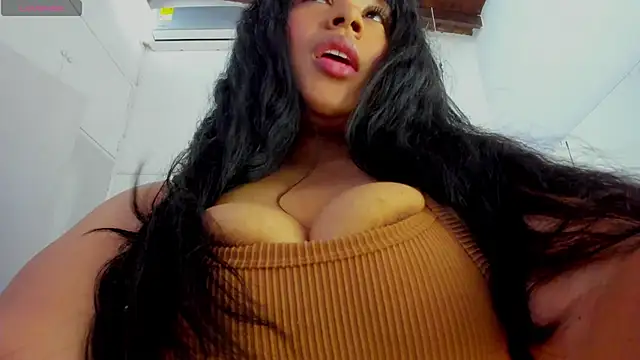 EmmadaSilva online show from May 27, 7:11 pm