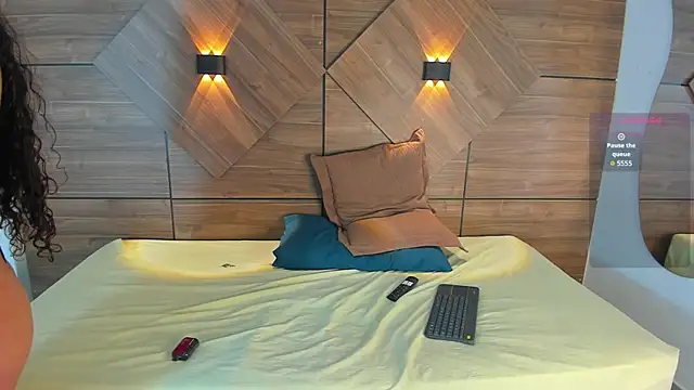 Snapshot of RosseDeAmore chatting on November 28, 8:22 pm RosseDeAmore online show from November 28, 8:22 pm