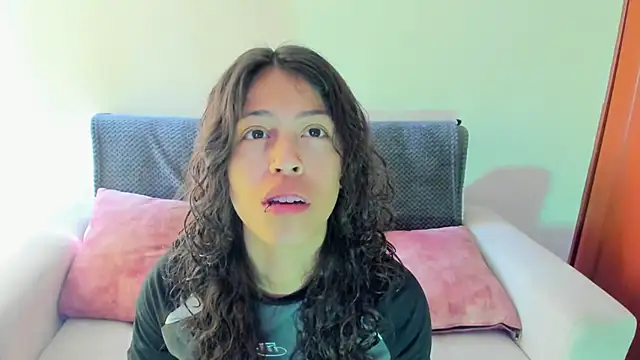 emily jonessxx online show from November 11, 7:03 pm