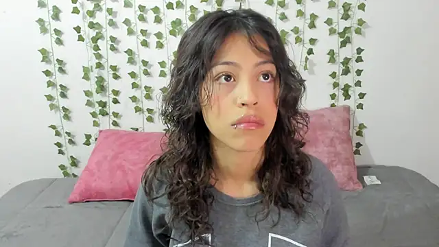 emily jonessxx online show from January 17, 3:28 pm