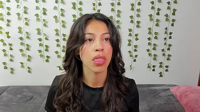 emily jonessxx online show from March 6, 9:33 pm