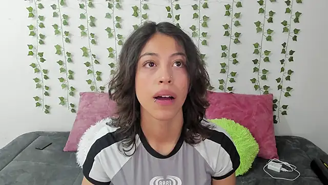 emily jonessxx online show from March 24, 6:02 pm