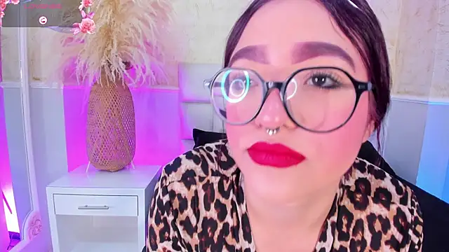 AlmaLopez  online show from December 13, 7:53 pm