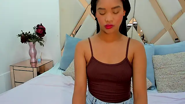 Snapshot of karolebonyy chatting on March 2, 5:30 am karolebonyy online show from March 2, 5:30 am