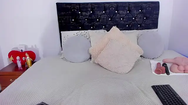 Snapshot of RubyLuxeX chatting on June 15, 5:48 pm RubyLuxeX online show from June 15, 5:48 pm