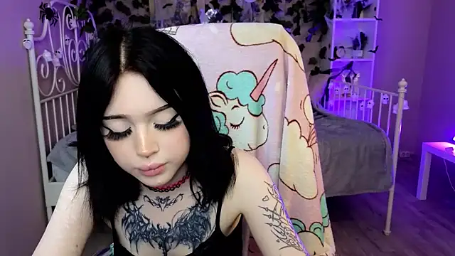 Emma Kirks online show from November 1, 11:01 am