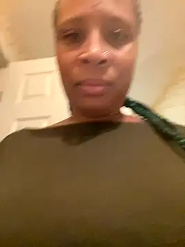 Snapshot of CreammieDelite chatting on October 29, 5:20 am CreammieDelite online show from October 29, 5:20 am