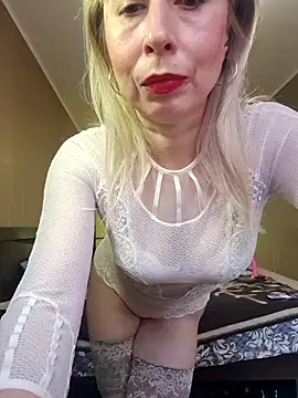 Snapshot of SelinaLovqx chatting on April 20, 7:55 am SelinaLovqx online show from April 20, 7:55 am
