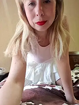 Snapshot of SelinaLovqx chatting on June 3, 7:33 am SelinaLovqx online show from June 3, 7:33 am