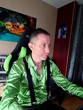 Snapshot of Gamerinleather chatting on October 26, 8:42 am Gamerinleather online show from October 26, 8:42 am