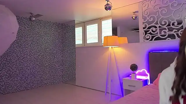 LuisaClover online show from January 17, 1:05 pm