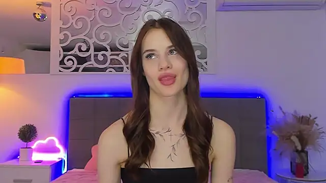 LuisaClover online show from February 22, 1:42 pm