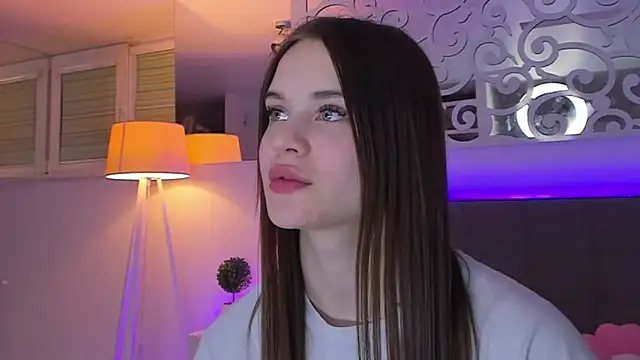 LuisaClover online show from March 8, 1:47 am