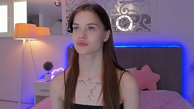 Snapshot of LuisaClover chatting on April 7, 12:05 pm LuisaClover online show from April 7, 12:05 pm