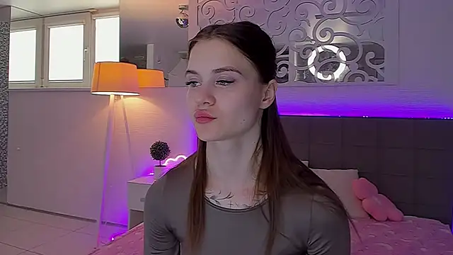 Snapshot of LuisaClover chatting on April 13, 12:32 pm LuisaClover online show from April 13, 12:32 pm