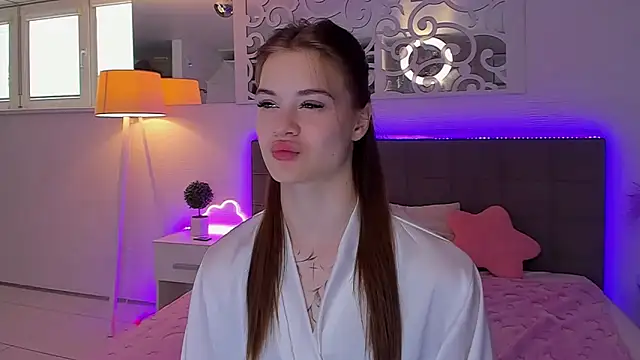 Snapshot of LuisaClover chatting on April 28, 12:32 pm LuisaClover online show from April 28, 12:32 pm
