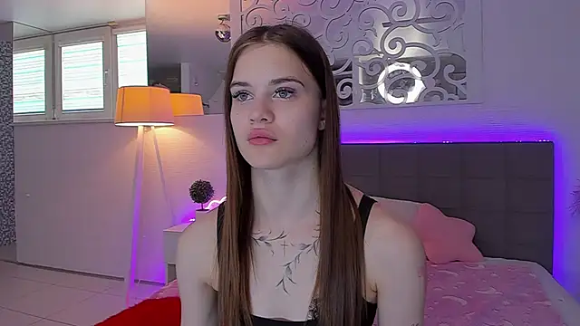Snapshot of LuisaClover chatting on May 4, 12:34 pm LuisaClover online show from May 4, 12:34 pm