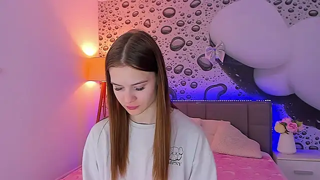Snapshot of LuisaClover chatting on May 31, 12:45 pm LuisaClover online show from May 31, 12:45 pm