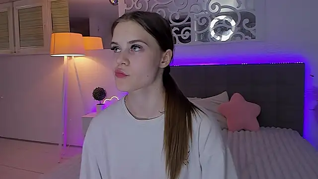 LuisaClover online show from June 28, 12:49 am